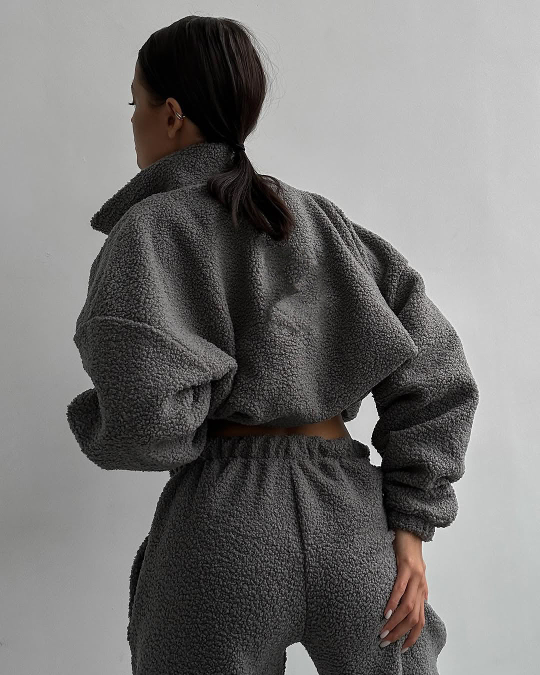 Damen Teddy-Fleece-Loungewear Set mit halbem Reißverschluss elastischem Tunnelzugbund und weitem Bein Eichborn Berlin