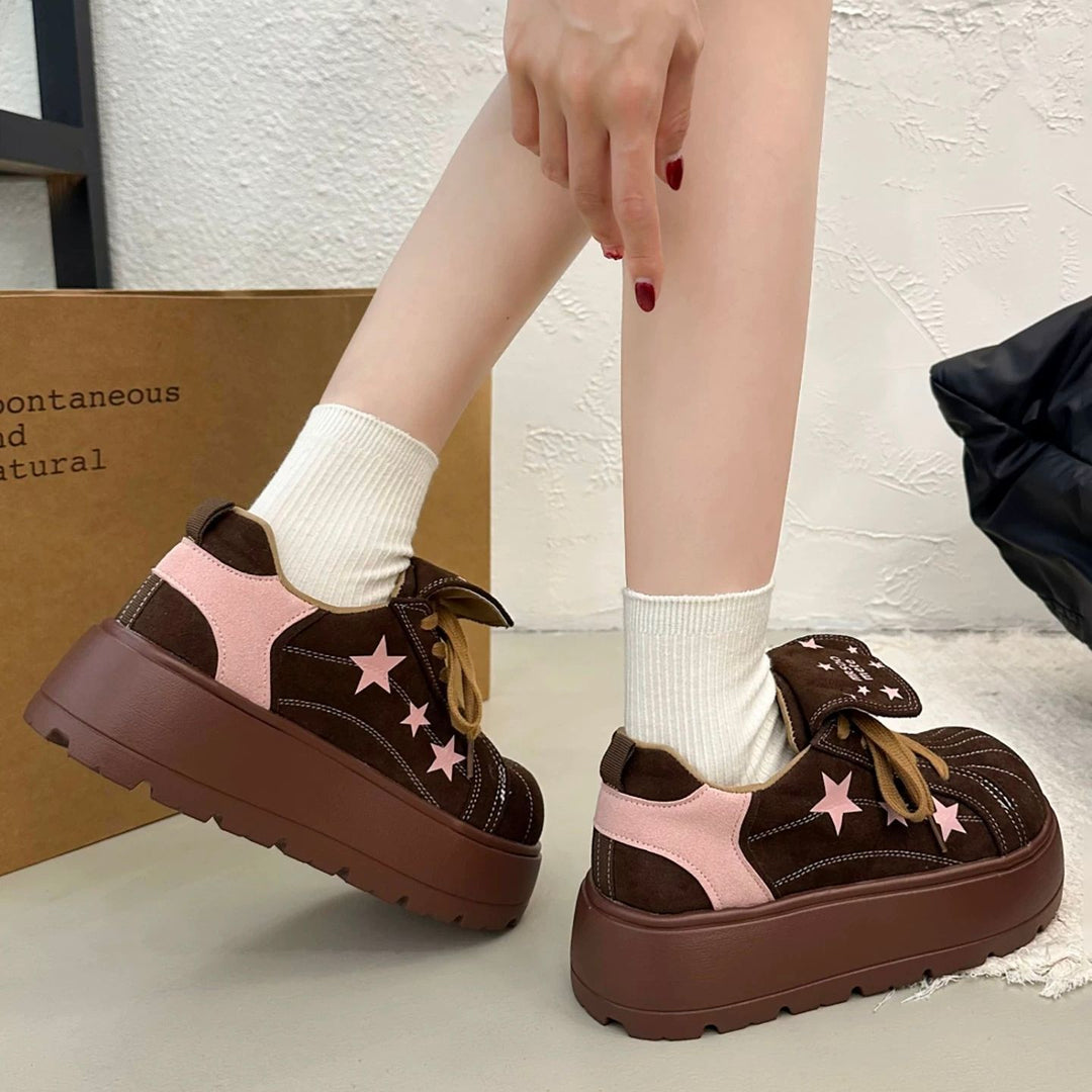 Damen Plateau-Sneaker mit modischen Sternen-Details und bequemem Klettverschluss EB