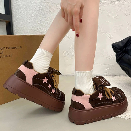 Damen Plateau-Sneaker mit modischen Sternen-Details und bequemem Klettverschluss EB