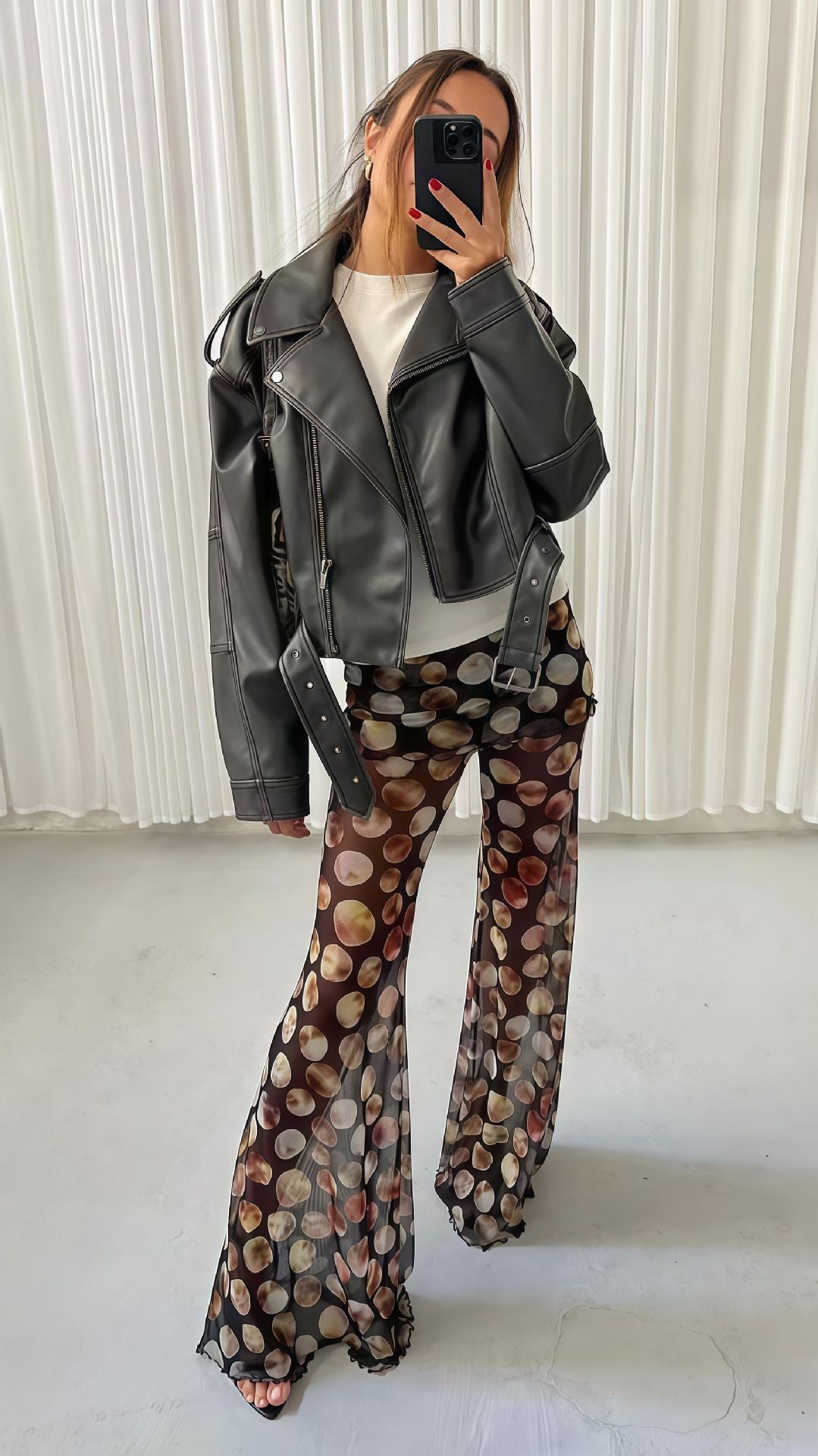 Damen Lässige Kunstlederjacke mit modischem Schnitt EB