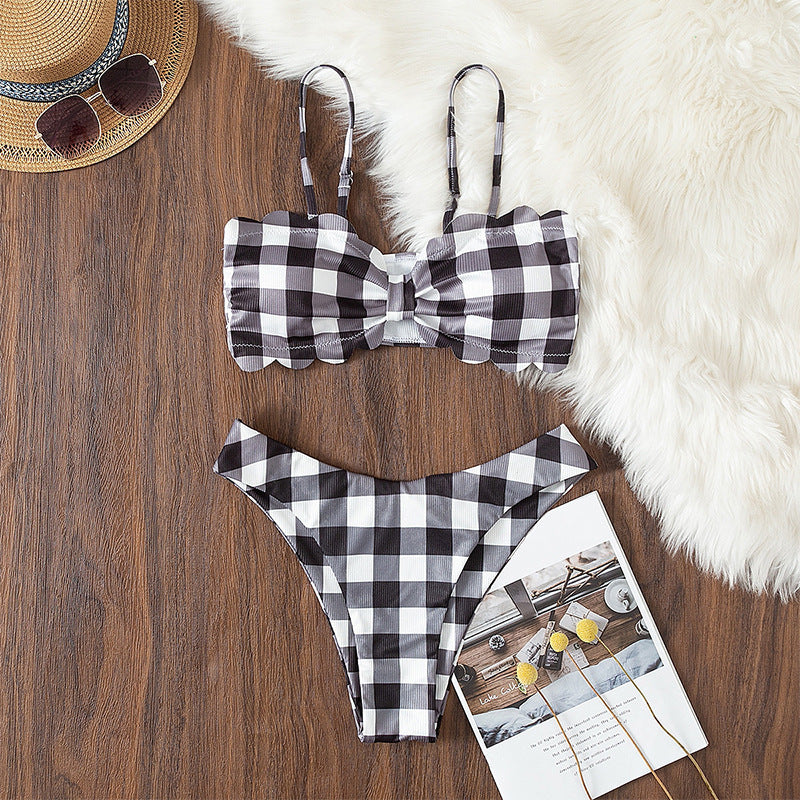 Damen Bandeau-Bikini mit verspielt gestuften Rüschen EB