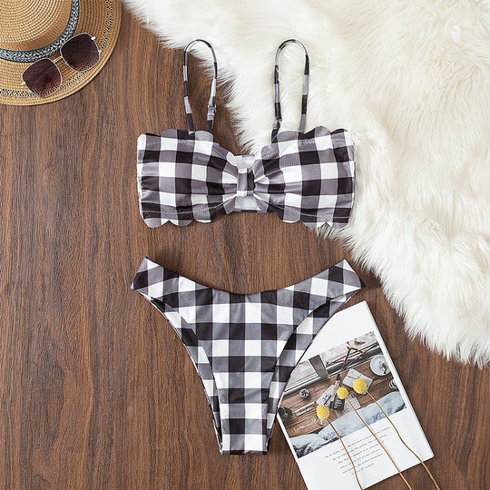 Damen Bandeau-Bikini mit verspielt gestuften Rüschen EB