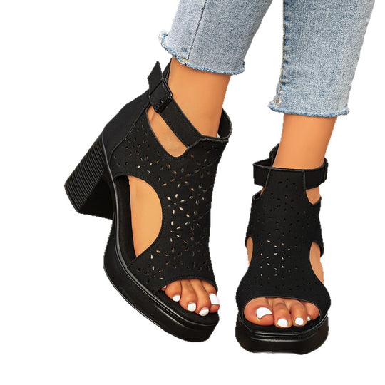 Damen  Cut-Out Knöchel-Sandalette mit mittelhohem Blockabsatz und perforiertem Veloursimitat EB