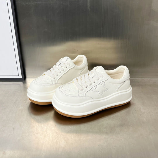 Damen Sportliche Sneaker mit erhöhter Sohle und modischem Sternenzier EB
