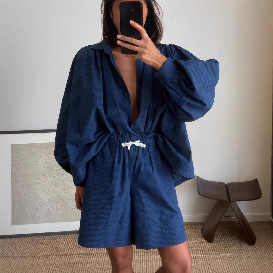 Damen lässiges Kombi-Outfit mit lockerer Bluse und Shorts EB