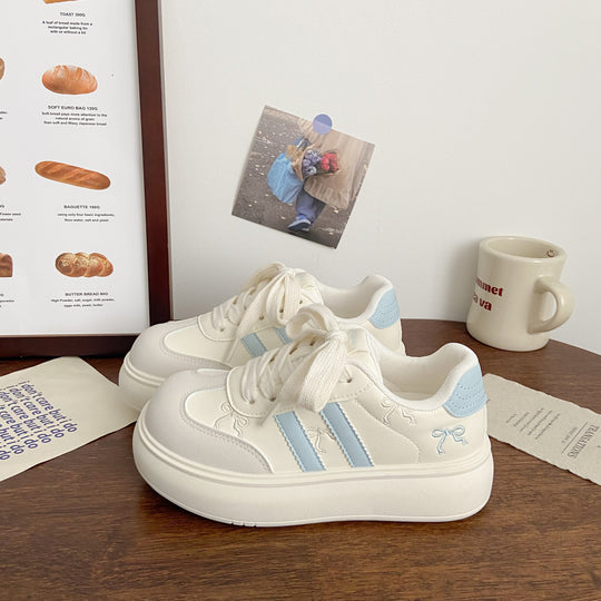 Damen Plattform-Sneaker mit verspielten Design-Details und bequemer Dämpfung EB