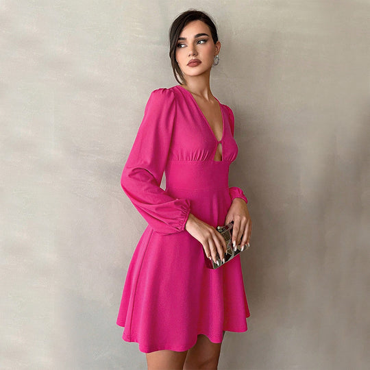 Damen kurzes A-Linien-Minikleid mit V-Ausschnitt und kleinem Ausschnittdetail, Empire-Taille und Ballonärmeln Eichborn Berlin