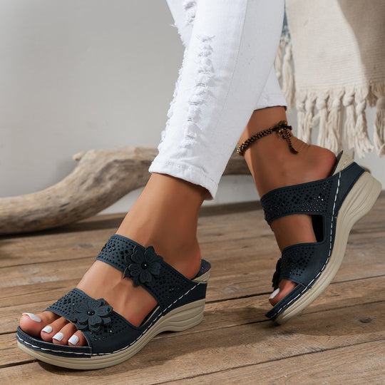 Damen Elegante Freizeitsandalen mit floralen Akzenten EB