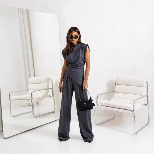 Damen Modischer Jumpsuit mit asymmetrischem Schnitt und fließendem Material EB
