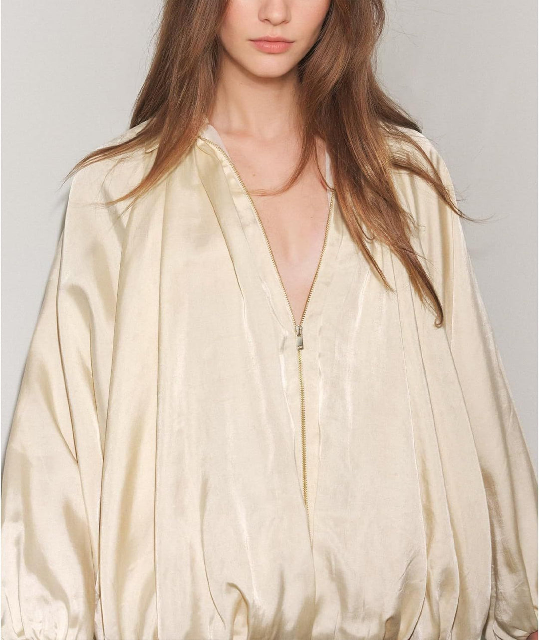Damen leichte Satinjacke mit tiefem V-Ausschnitt und elastischen Bündchen EB