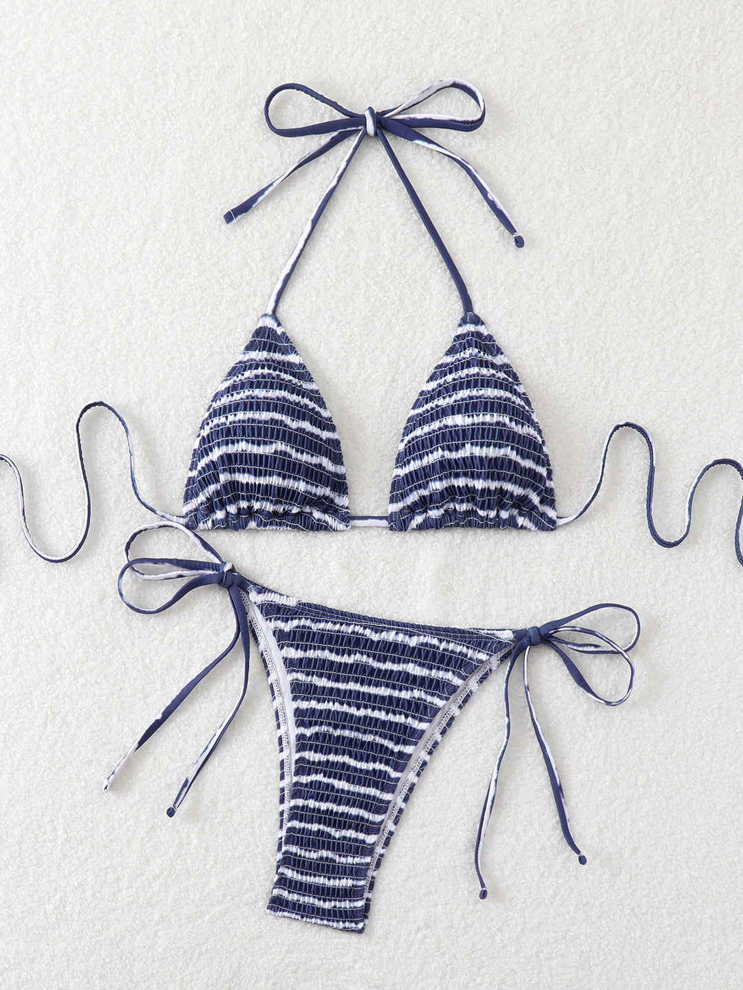 Damen Triangel-Bikini mit feinem Streifenmuster und raffinierten Bindebändern EB