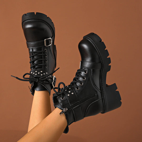 Damen nan robuste Schnür-Bikerboots mit Ziernietriemen, seitlichem Reißverschluss und profilierter Plateausohle EB