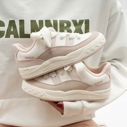 Damen Sportliche Sneakers mit innovativer Oberflächenstruktur und gepolsterter Sohle EB