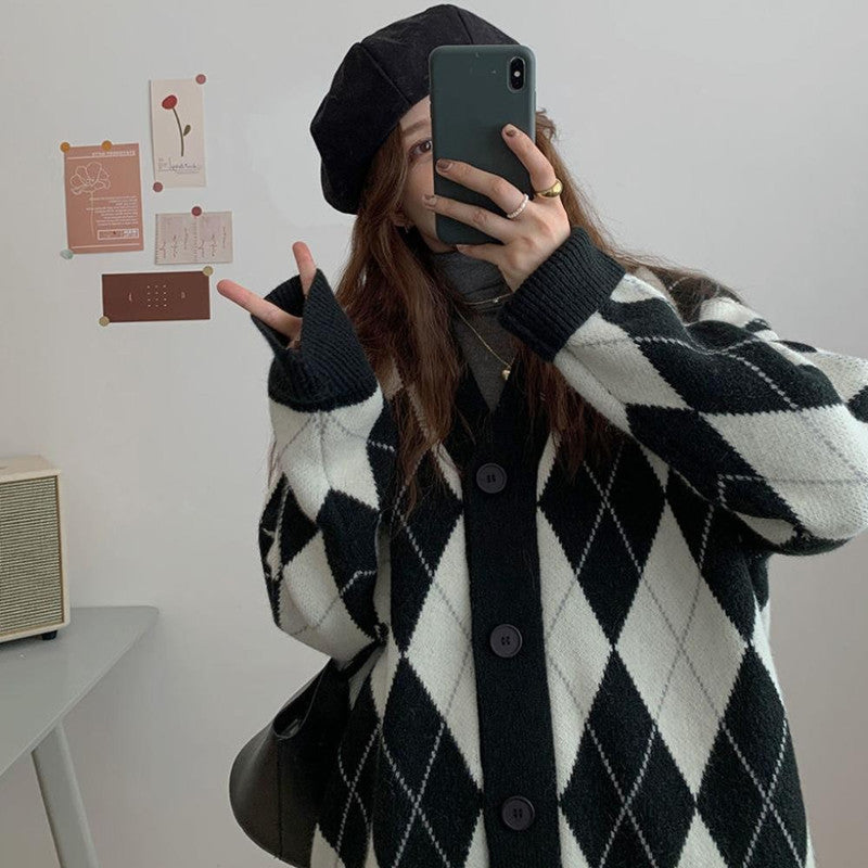 Damen Grobstrickjacke mit modernem Rautenmuster und Knopfverschluss EB