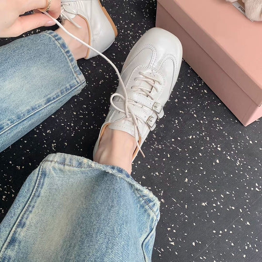 Damen modische Sneakers mit dekorativen Riemen und weichem Innenfutter EB