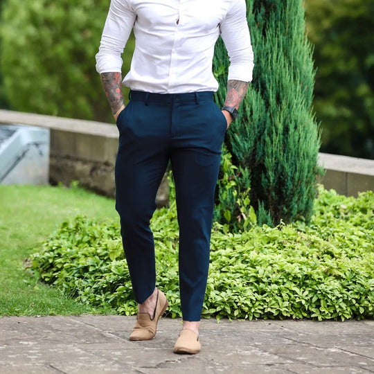 Herren nan Slim-Fit Stretch-Chino mit schmal zulaufendem Bein und dezenten Eingrifftaschen EB