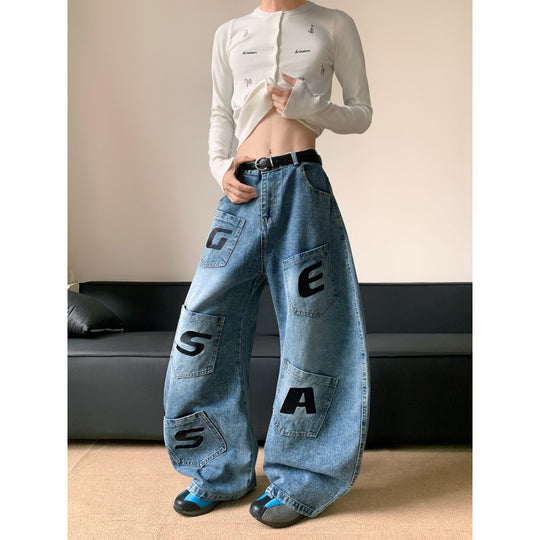 Damen Oversized Jeans mit einzigartigem Schnitt und modischen Applikationen EB