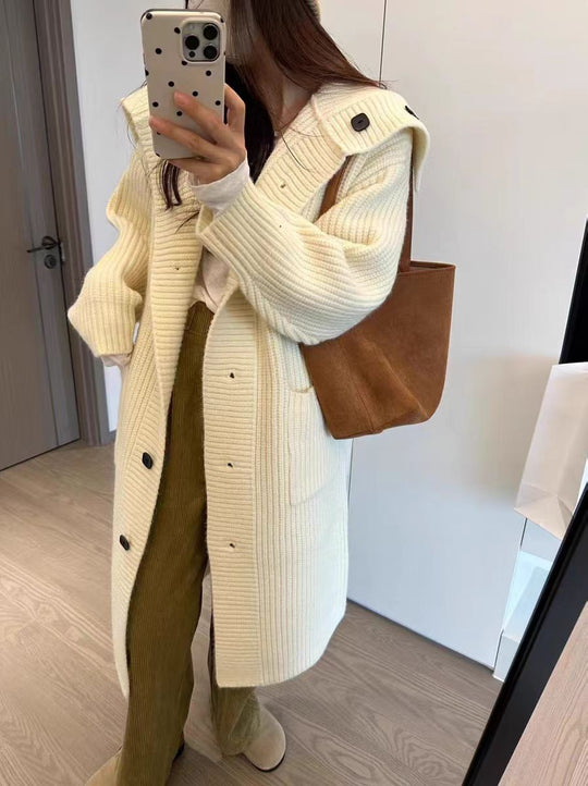 Damen Grobstrickjacke mit voluminösem Schnitt und dekorativen Knöpfen EB