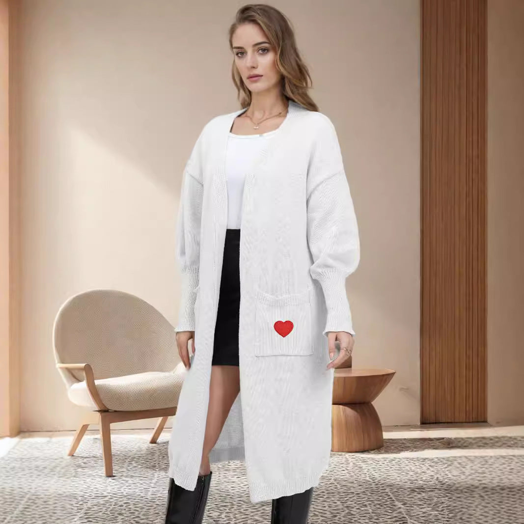 Damen Strickjacke mit Herzapplikationen und lockerer Passform EB