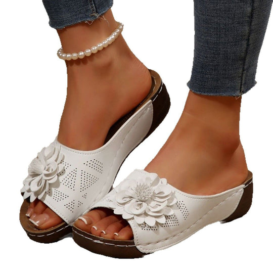 Damen Plateausandalen mit elegantem Blumenakzent und bequemer Fußbettung EB