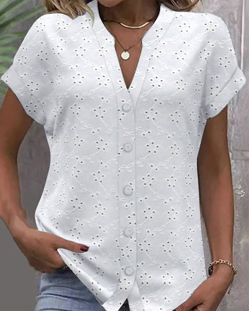 Damen Bluse mit dekorativen Lochmustern und eleganter Knopfleiste Heidi-Mode