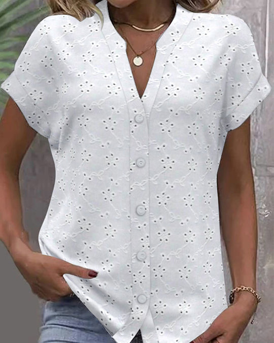Damen Bluse mit dekorativen Lochmustern und eleganter Knopfleiste Heidi-Mode