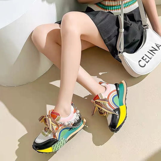 Damen Sportliche Sneakers mit modischem Ketten- und Perlenschmuck EB
