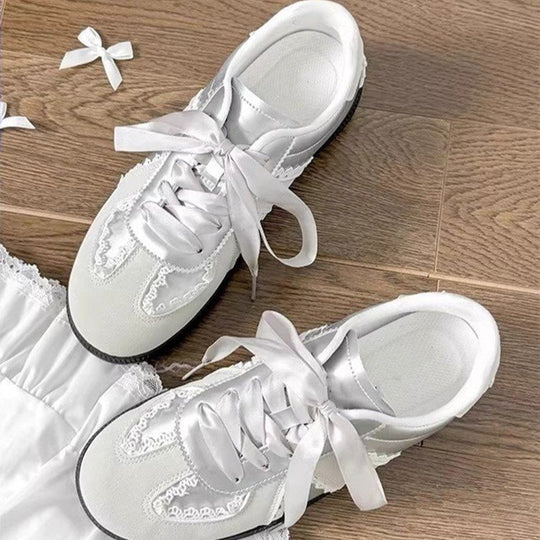 Damen Sneaker mit dekorativer Spitzenapplikation EB