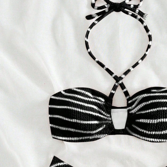 Damen Bandeau-Bikini mit verspieltem Schnitt und trendigen Bindebändern EB