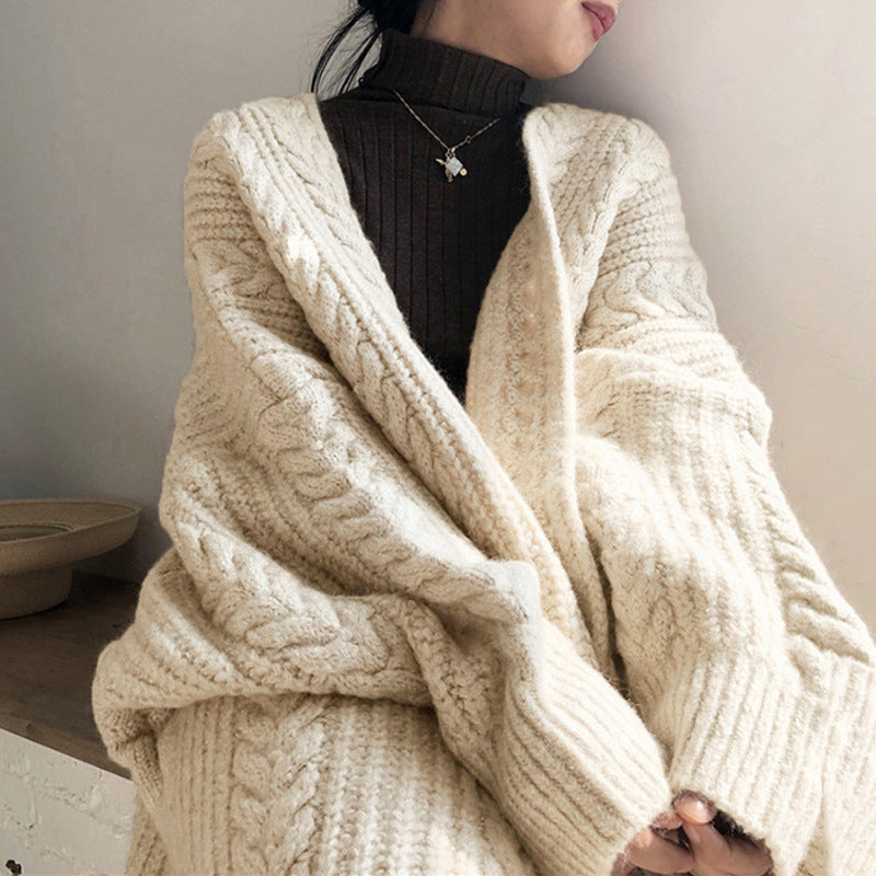 Damen Strickponcho mit tiefem V-Ausschnitt und trendigem Zopfmuster EB