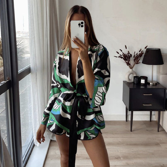 Damen stylische Shorts mit kreativem Blattmuster EB