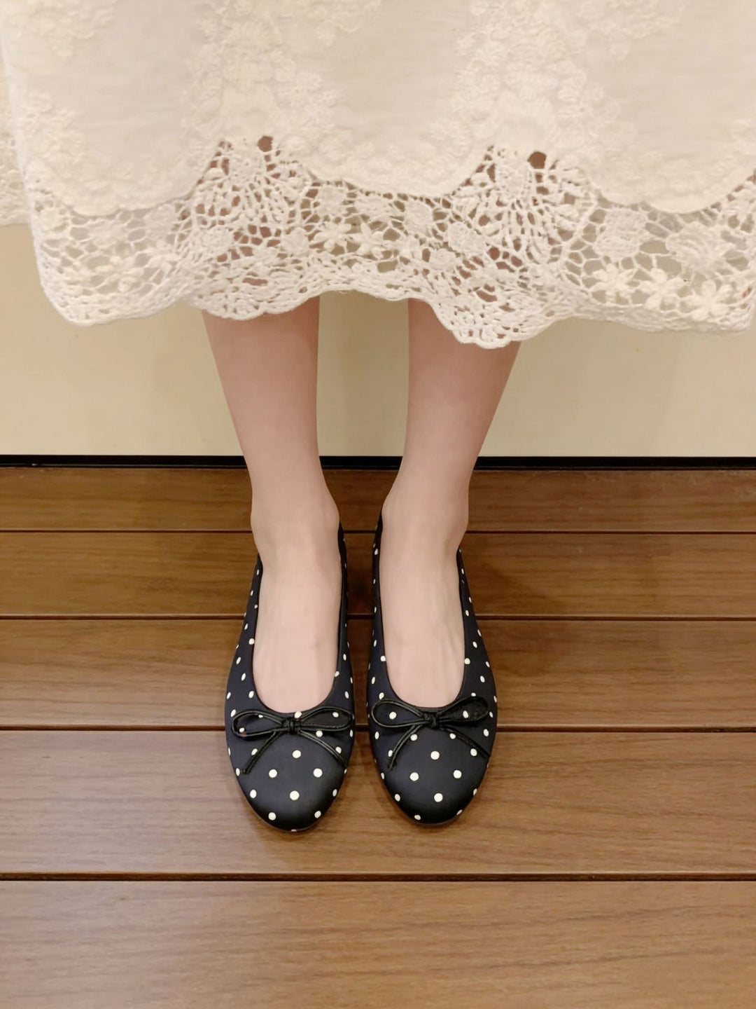 Damen Ballerinas mit Punkten und verspieltem Schleifen-Detail EB