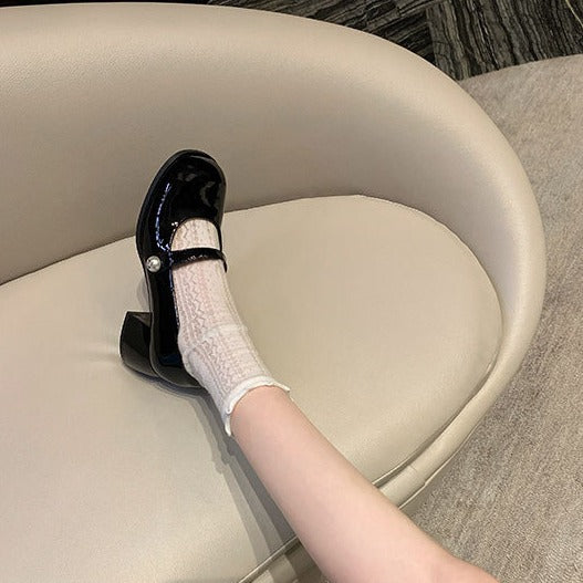 Damen Mary Jane Pumps mit glänzender Oberfläche und dekorativem Riemen EB