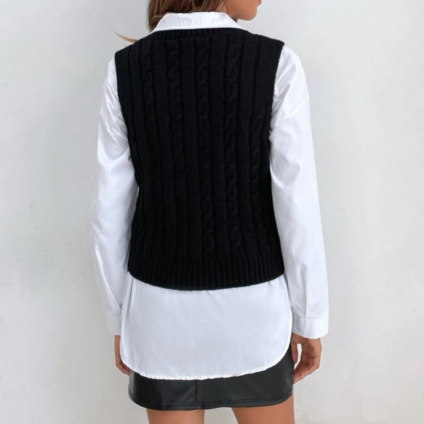 Damen Strickweste mit V-Ausschnitt und exklusivem Zopfmuster EB