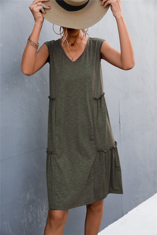Damen Freizeitdress mit lockerem V-Ausschnitt und Rüschenkanten EB