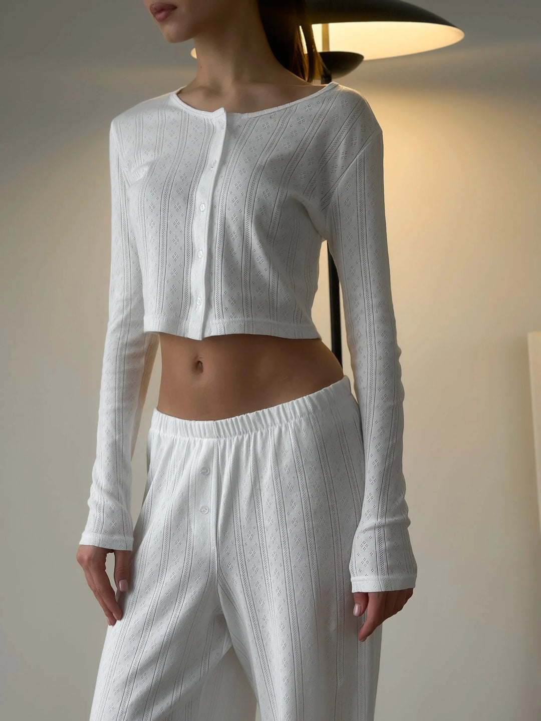 Damen elegantes Lounge-Set aus feinen Materialien mit weit geschnittenen Hosen EB