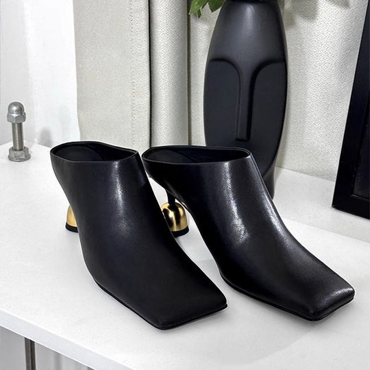 Damen elegante Mules mit goldenen Absatzakzenten EB