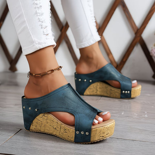 Damen Wedge-Pantoletten mit modischem Riemendesign und dekorativen Nieten EB
