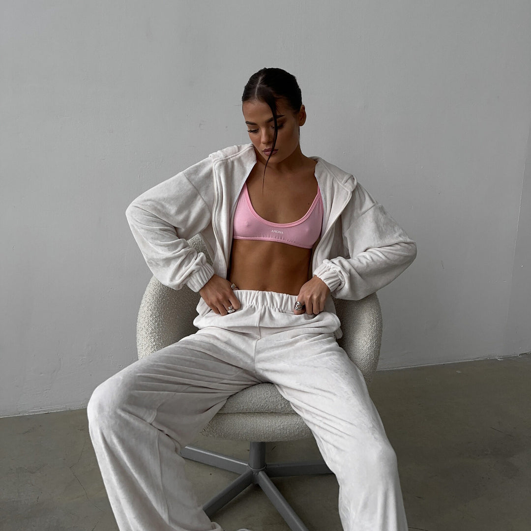 Damen cropped Samt-Zipjacke mit Kapuze und elastischer High-Waist Loungehose EB