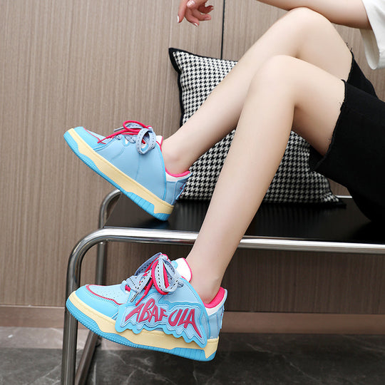 Damen Sneakers mit glänzenden Akzenten und einzigartigem Design EB