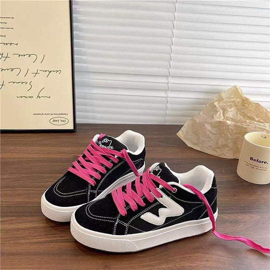 Damen Sportliche Sneaker mit kontrastierenden Schnürsenkeln und robustem Gummiprofil EB