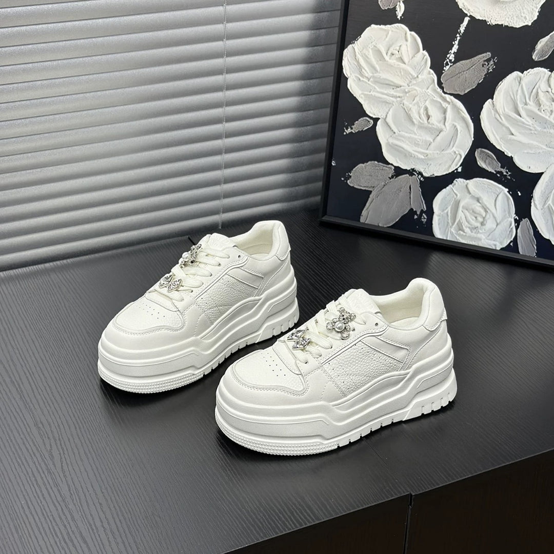 Damen modische Sneaker mit luxuriösem Schmuckdetail und komfortabler Plateau-Sohle EB