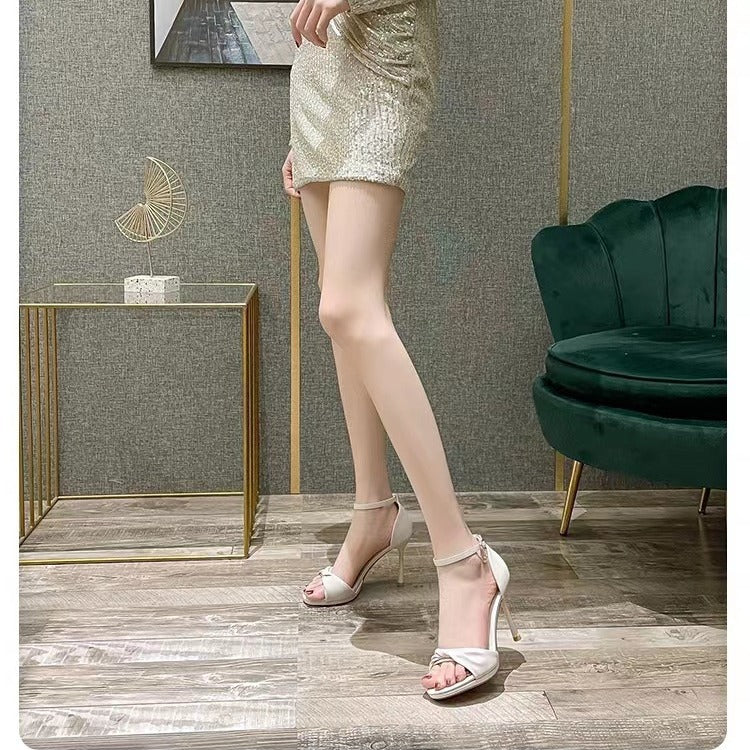 Damen verführerische und elegante Sandaletten mit feinen Riemen EB