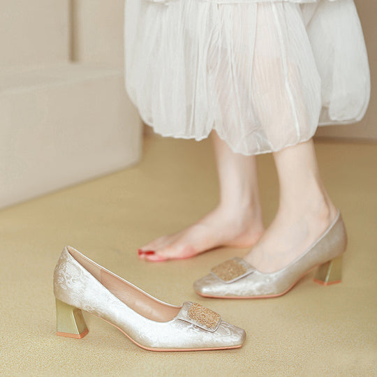 Damen elegante spitze Pumps mit funkelndem Schmuckdetail EB