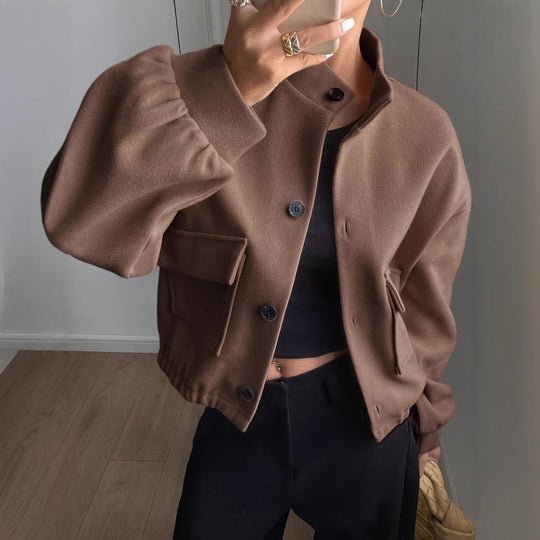 Damen Modische Kurzjacke mit Stehkragen und praktischen Taschen EB