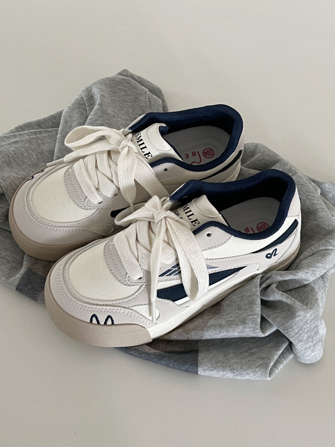 Damen modische Sneaker mit bequemer Schnürung EB