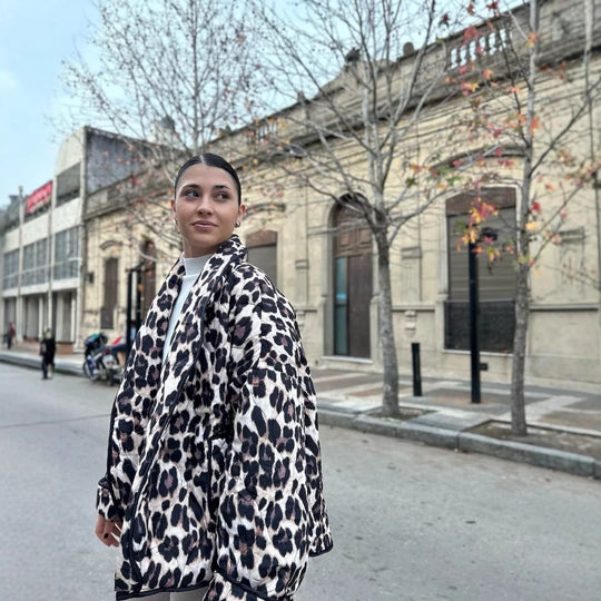 Damen lässige Leopardenmuster Jacke mit praktischem Schnitt und großen Taschen EB