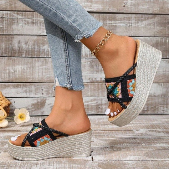 Damen Plattform-Sandalen im modischen Ethno-Design mit geflochtenen Details EB