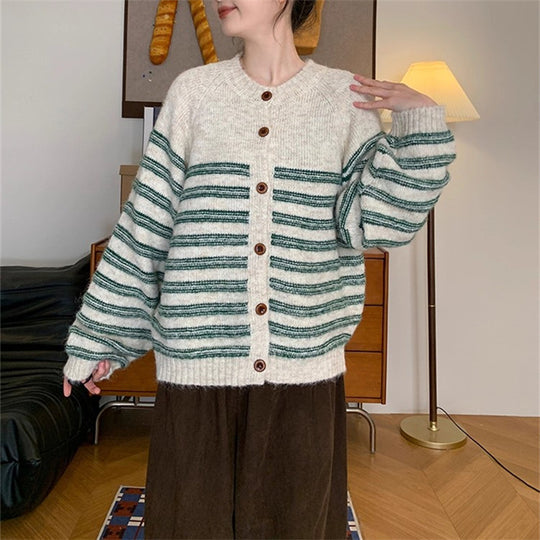 Damen Grobstrickjacke mit modernen Streifen und Knopfdetails EB