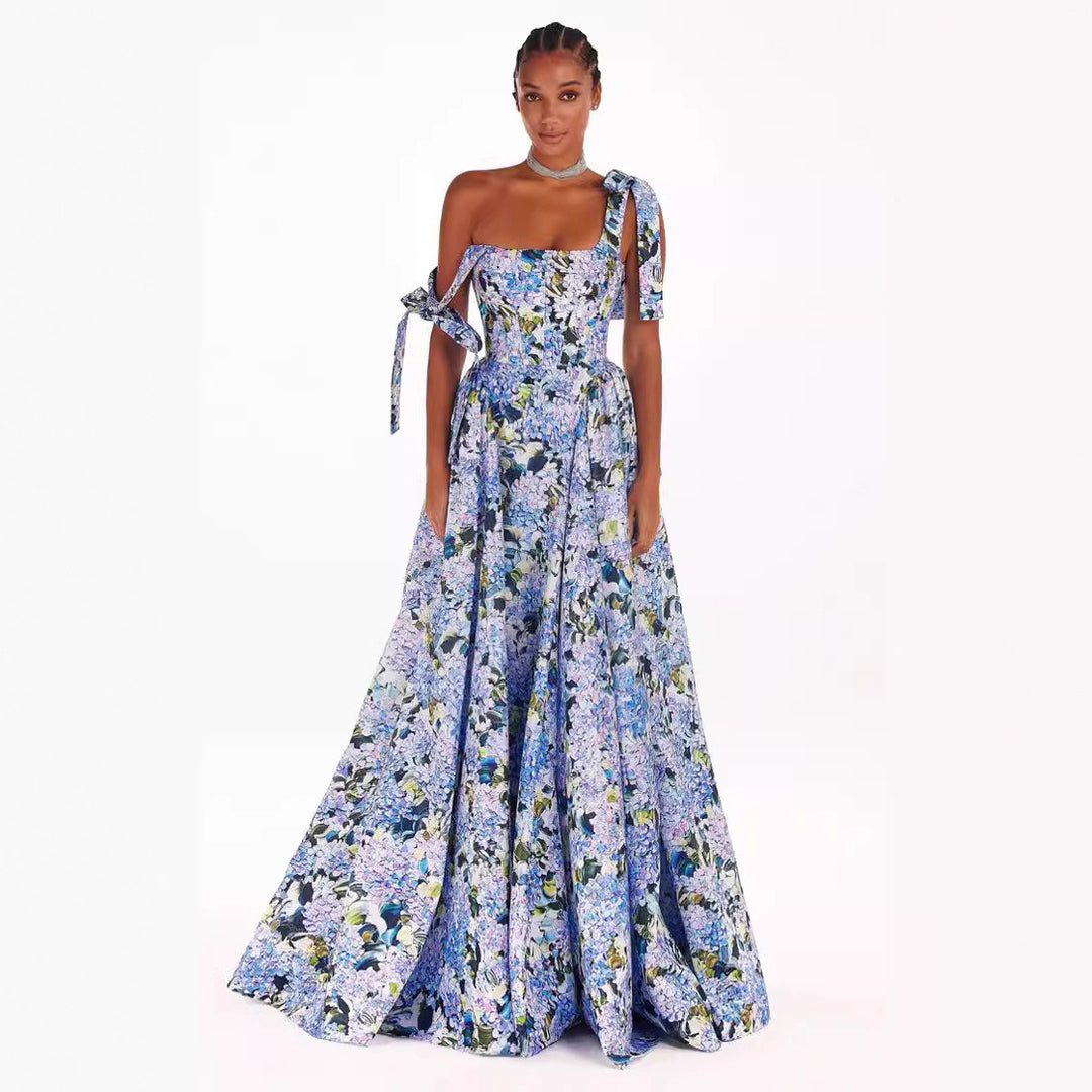 Damen Elegantes Maxikleid mit schulterfreien Trägern und floralem Print EB